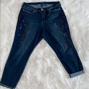 Plus size jeans with flower embroidery